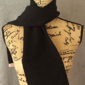 Women’s black cotton scarf with baby pink tips